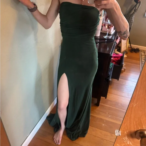 Elegant Green Strapless Dress - Picture 1 of 11